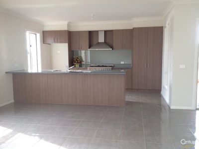 8 Devlin Place, Cranbourne North