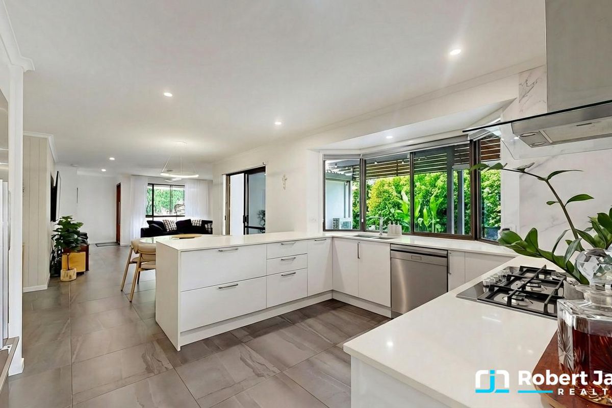 10 Spinnaker Drive, Mount Coolum