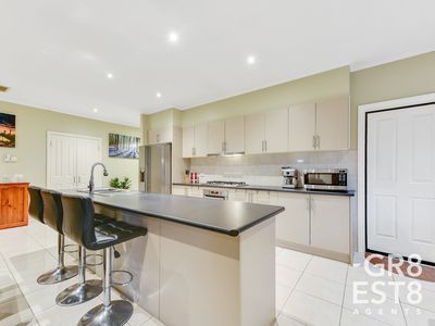 30 Hal Porter Terrace, Lynbrook