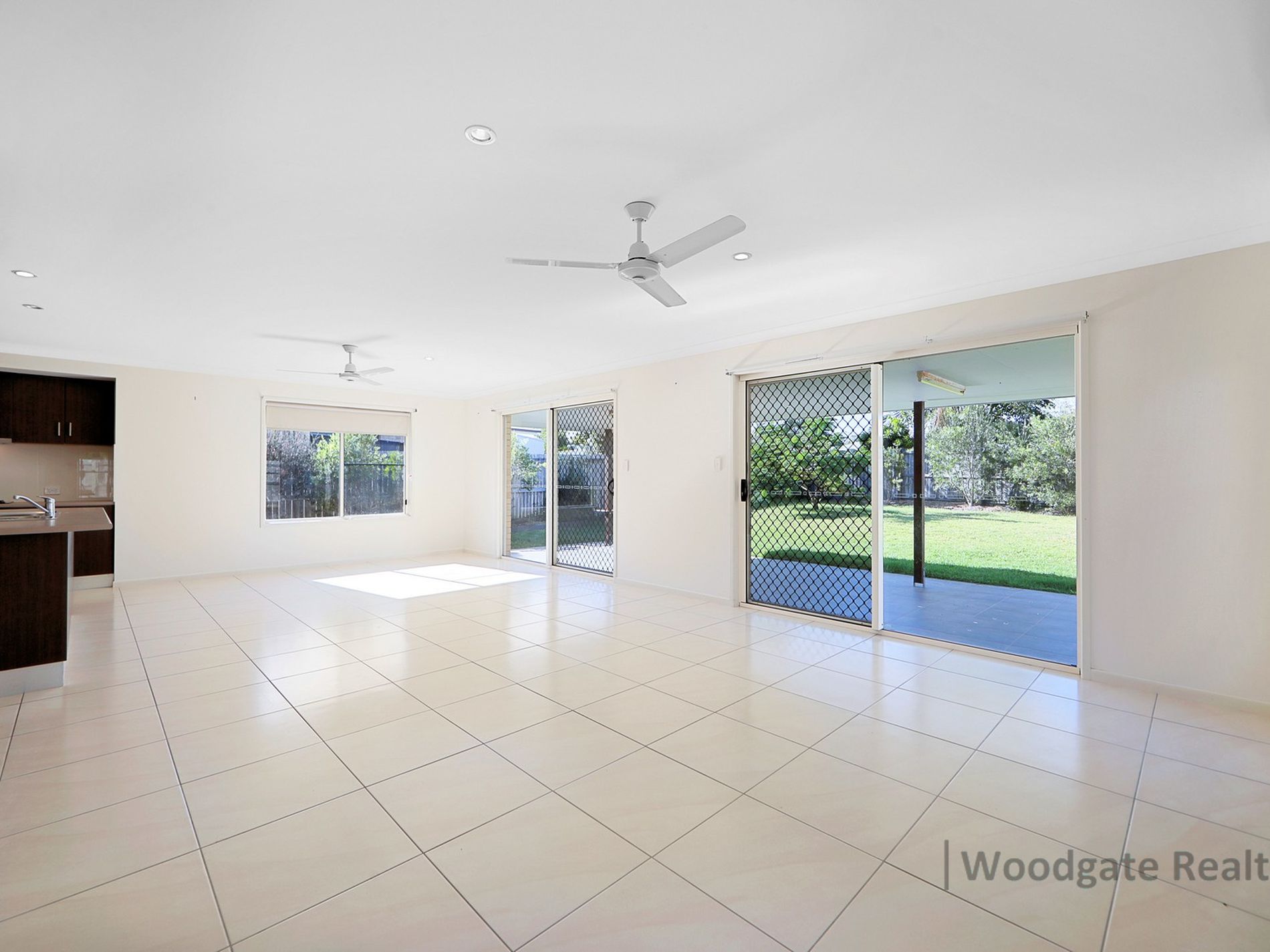 8 ORIOLE COURT, Woodgate