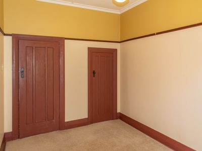 32 Garfield Avenue, Roslyn