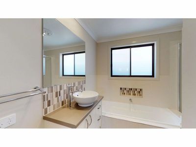 24 Waterfall Crescent, Dubbo