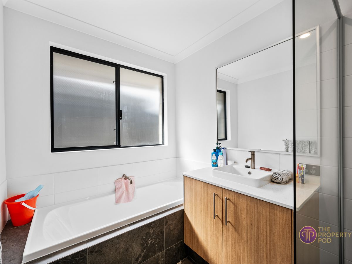 12 Furnell Way, Lakelands