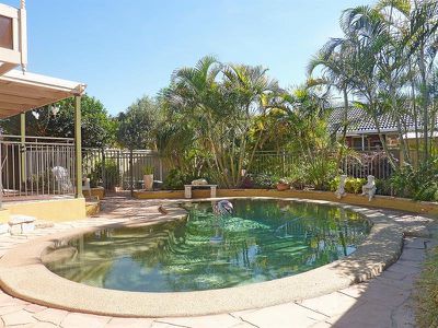 16 Stoney Creek Rd, Beverly Hills