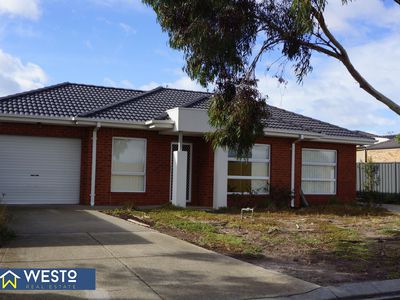 1 / 24 Aviemore Way, Point Cook