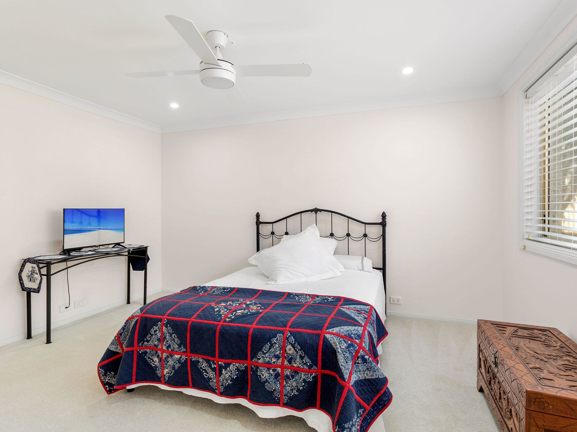 2 / 1 Caryota Place, Forster
