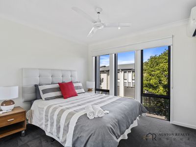 32 / 1 Ancora Crescent, Hope Island