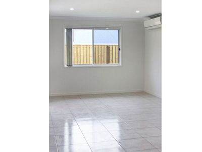 2 / 1 Beilby Crescent, Pimpama
