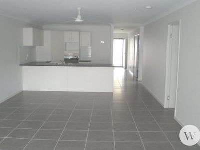 2 / 16 Adam St, Beachmere