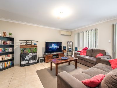 2 / 24 Faraday Crescent, Pacific Pines