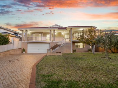 8 Rossiter Way, Winthrop