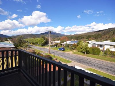 79 Lakeside Avenue , Mount Beauty