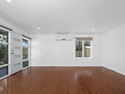 30 Salamaua Crescent, Holsworthy