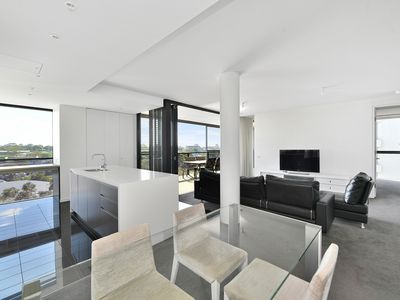 902 / 5 Sterling Circuit, Camperdown