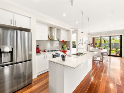 39 Holyoake Parade, Manor Lakes