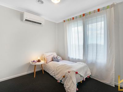 33 Charlwood Promenade, Werribee