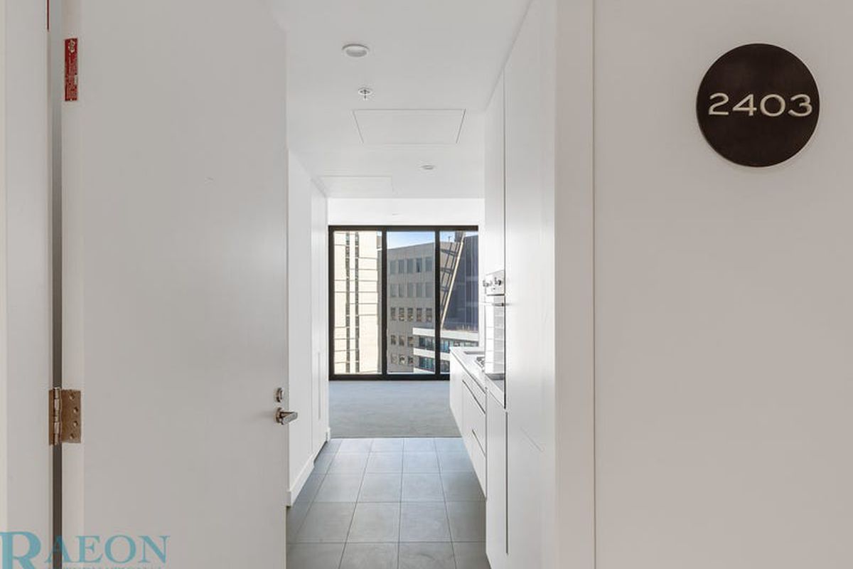 2403 / 105 Clarendon Street, Southbank