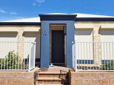 10 Micrantha Way, Banksia Grove