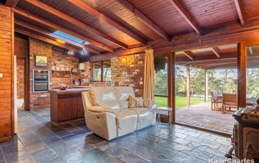 16 Corringham Road, Beaconsfield Upper