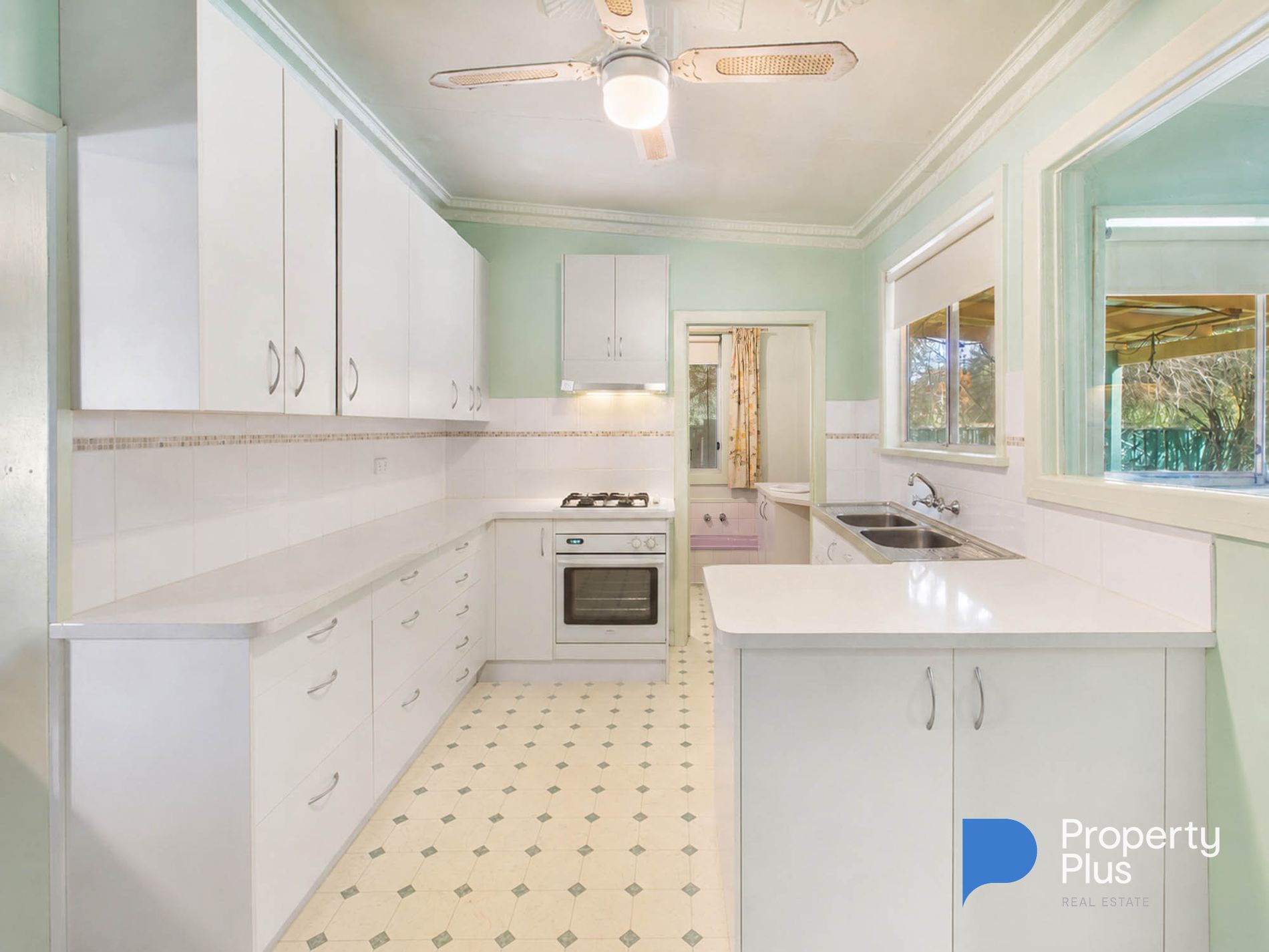 33 Weeroona Avenue, White Hills