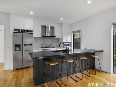 5 / 5-6 Chelsworth Place, Caroline Springs