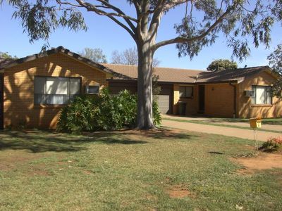 7 and 7a Springfield Way, Dubbo