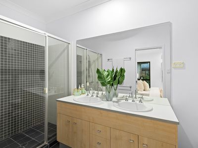 15 Hawksbury Crescent, Wakerley