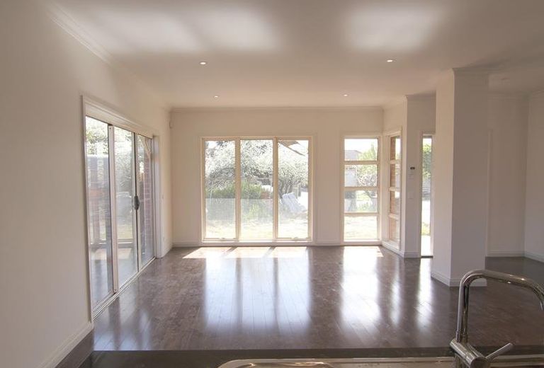 1 / 18 Kurrajong Avenue, Glen Waverley