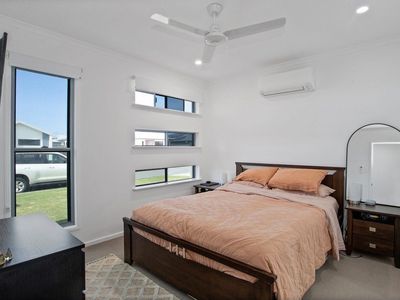 6 Lugano Mews, Andergrove