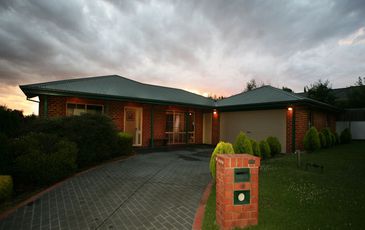 6 Hampton Court, Beaconsfield
