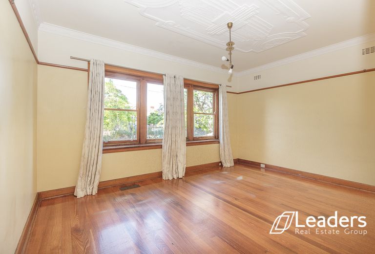 8 BURNS AVENUE, Murrumbeena