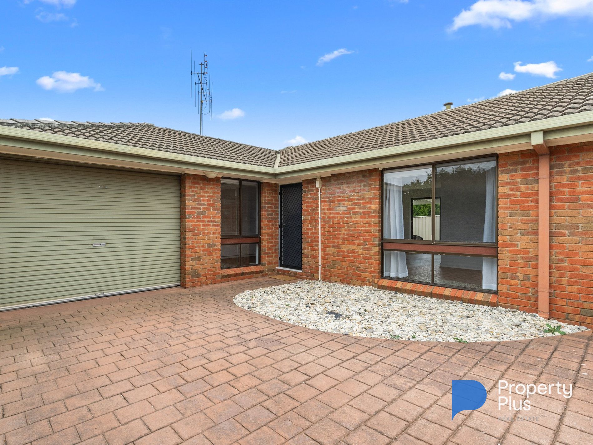 2 / 6 Nandina Court, Strathdale
