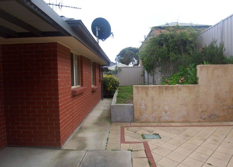 2 / 15-17 Barndoo Street, Hallett Cove