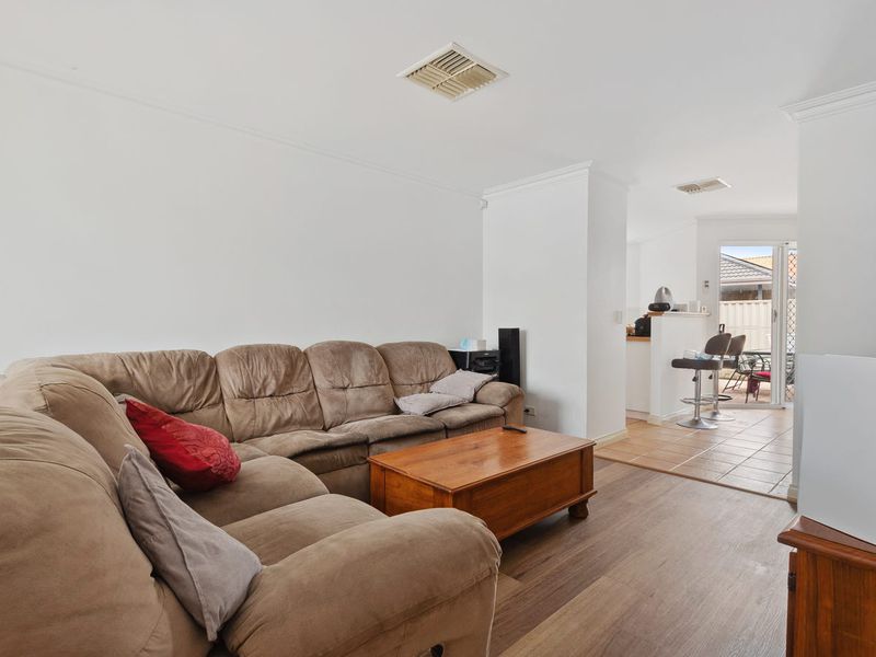 8 Davies Lane, Bentley
