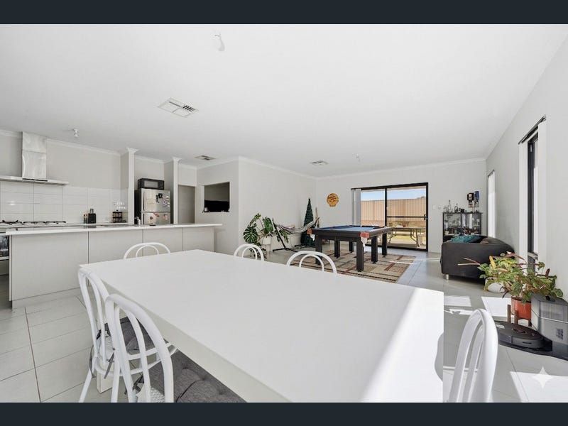 16 Pinelle Parkway, Aubin Grove