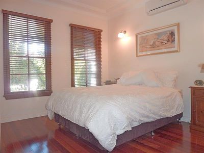 16 Stoney Creek Rd, Beverly Hills