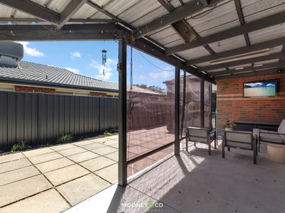 10 McGuigan Drive, Cranbourne West