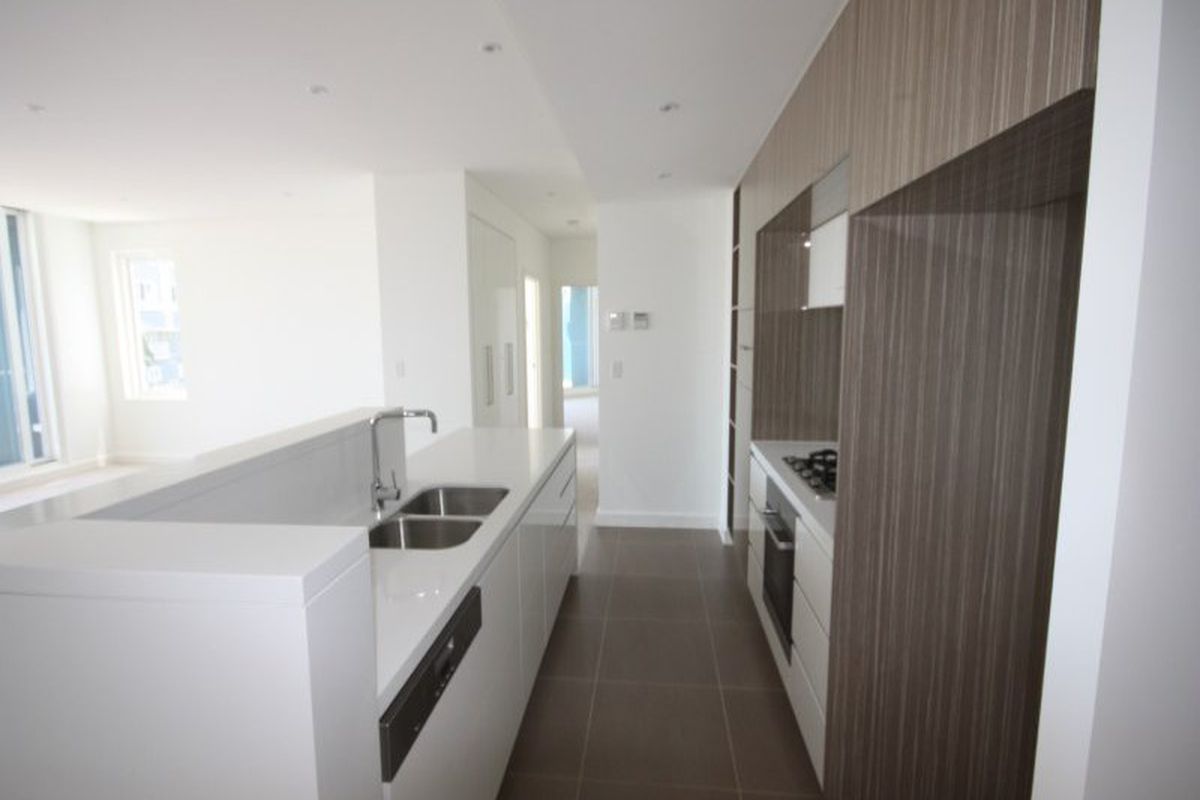 28 Peninsula Drive, Breakfast Point