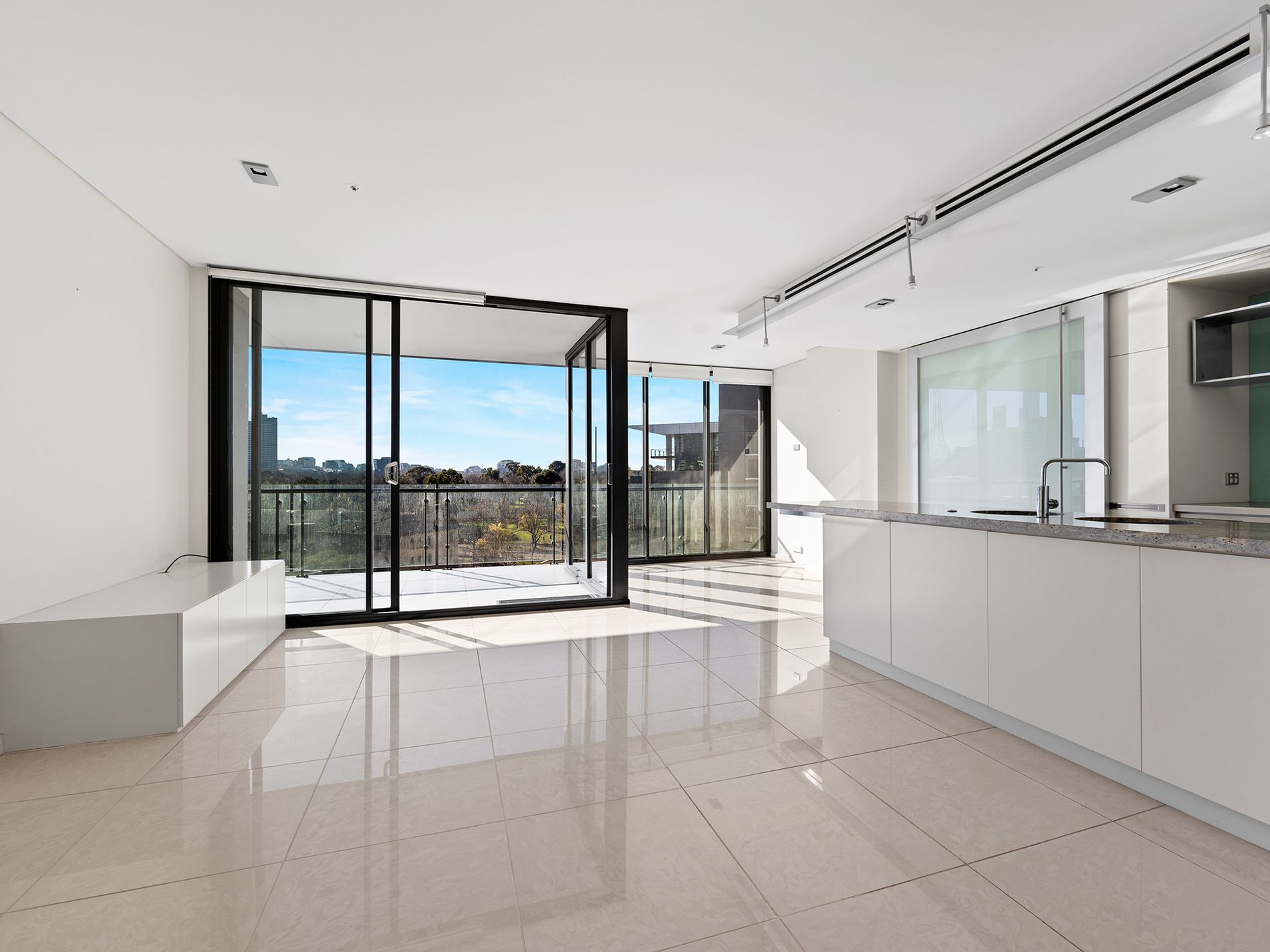 808 / 250 Saint Kilda Road, Southbank