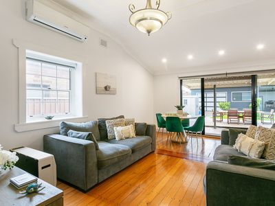 266 Gloucester Road, Beverly Hills