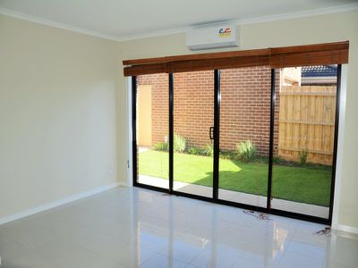 1 / 125 Princess Hwy, Werribee