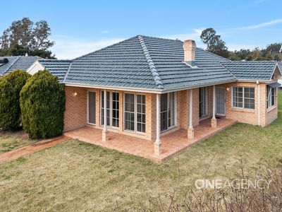 4 / 5 Dryden Close, Nowra