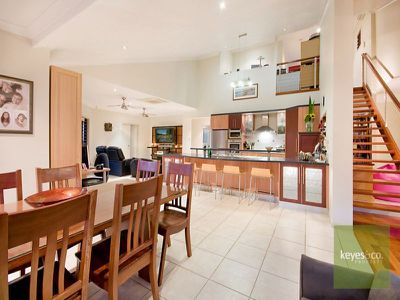 1 Warbler Crescent, Douglas