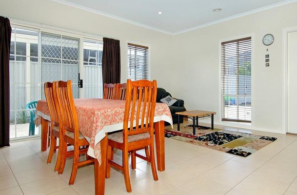 2 Roanoke Green, Craigieburn