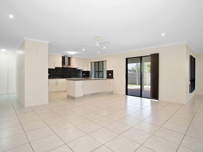 2 Mark Crescent, Glenella