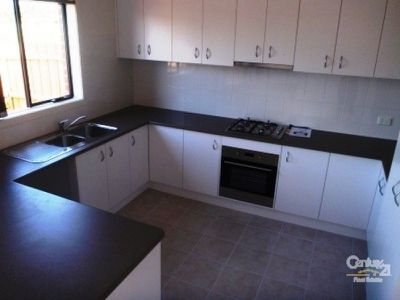 2 / 30 Simon Court, Hampton Park