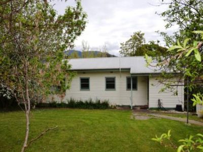 18 Beauty Avenue , Mount Beauty