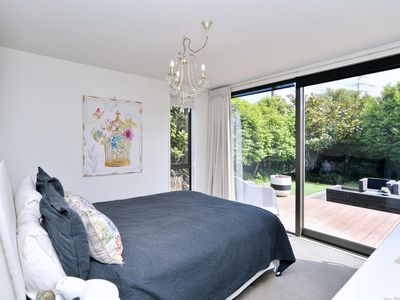 102 Hills Road, Edgeware