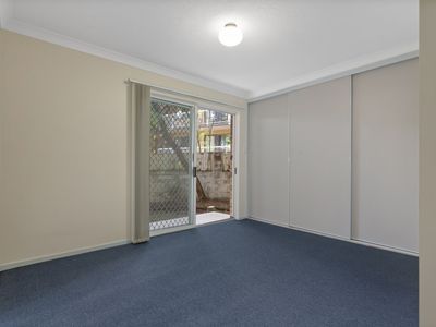 1 / 12 Auburn Terrace, Indooroopilly