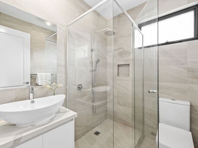 1 / 4 Fortune Street, Box Hill North